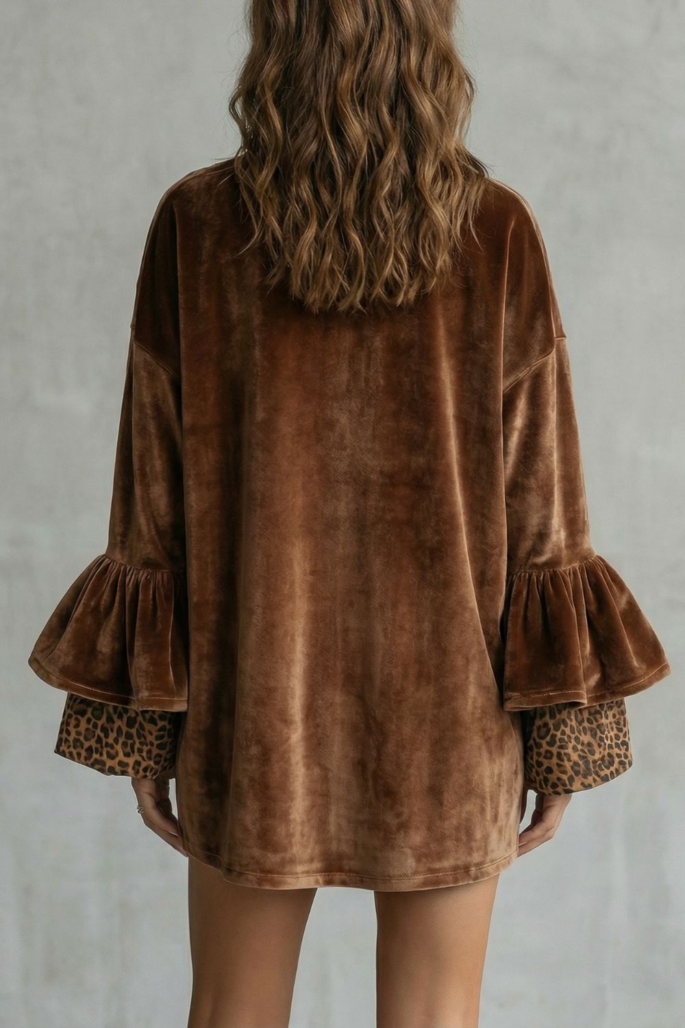 Velanique – Fluwelen mini-jurk met gelaagde mouwdetails