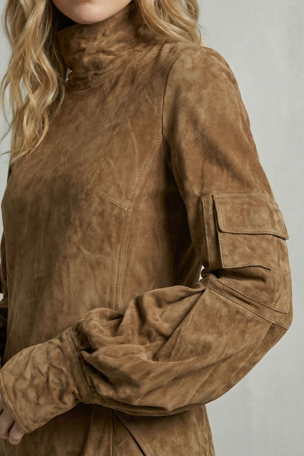 Marcella – Hoge Hals Silhouet – Mini Jurk met Suède-effect